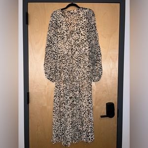 H&M leopard print pleated dress